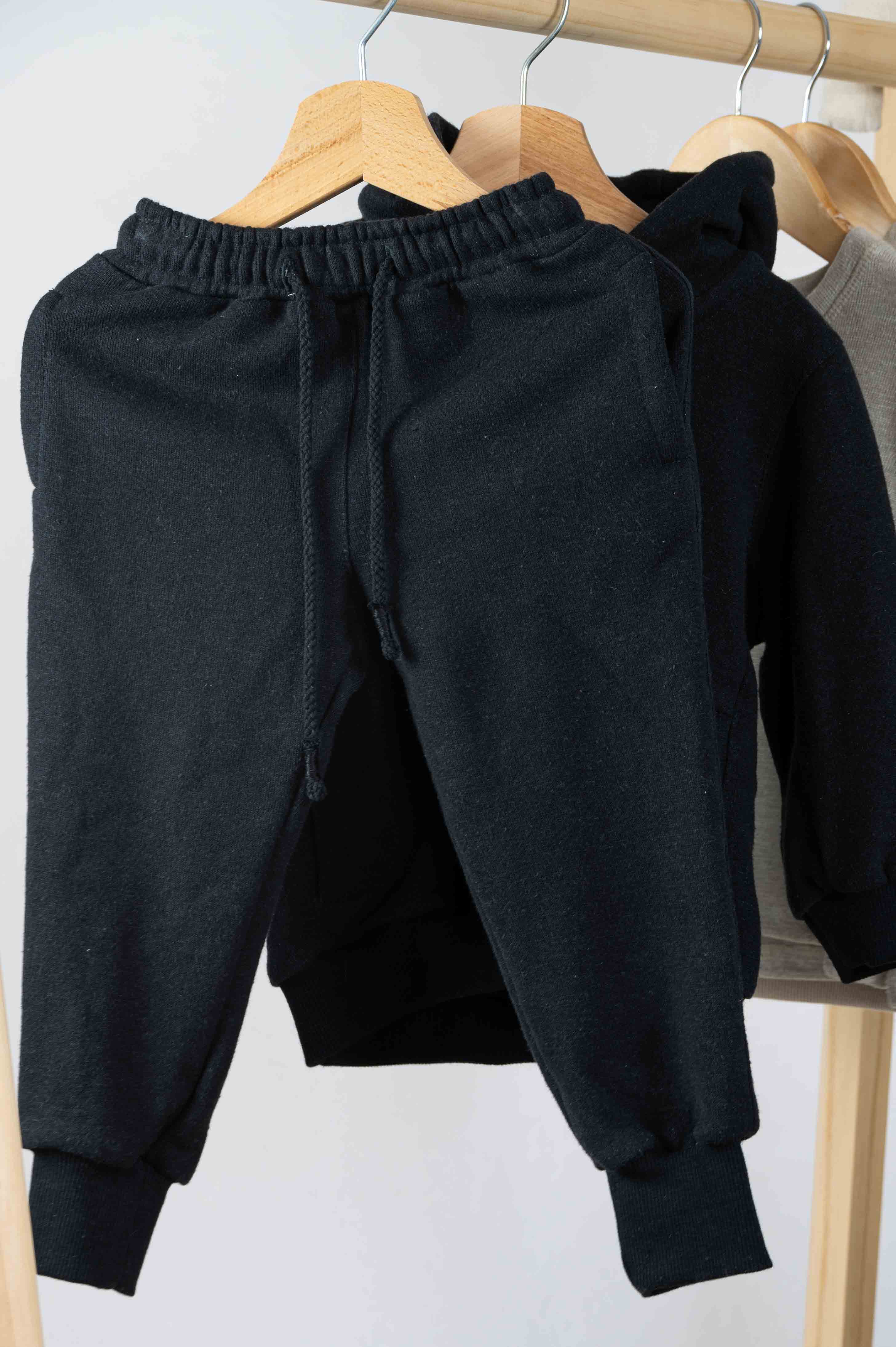 REWANA DETSKÉ TEPLÁKY NORI, S PATENTOM, ČIERNE, PRÍRODNÁ POČESANÁ TEPLÁKOVINA