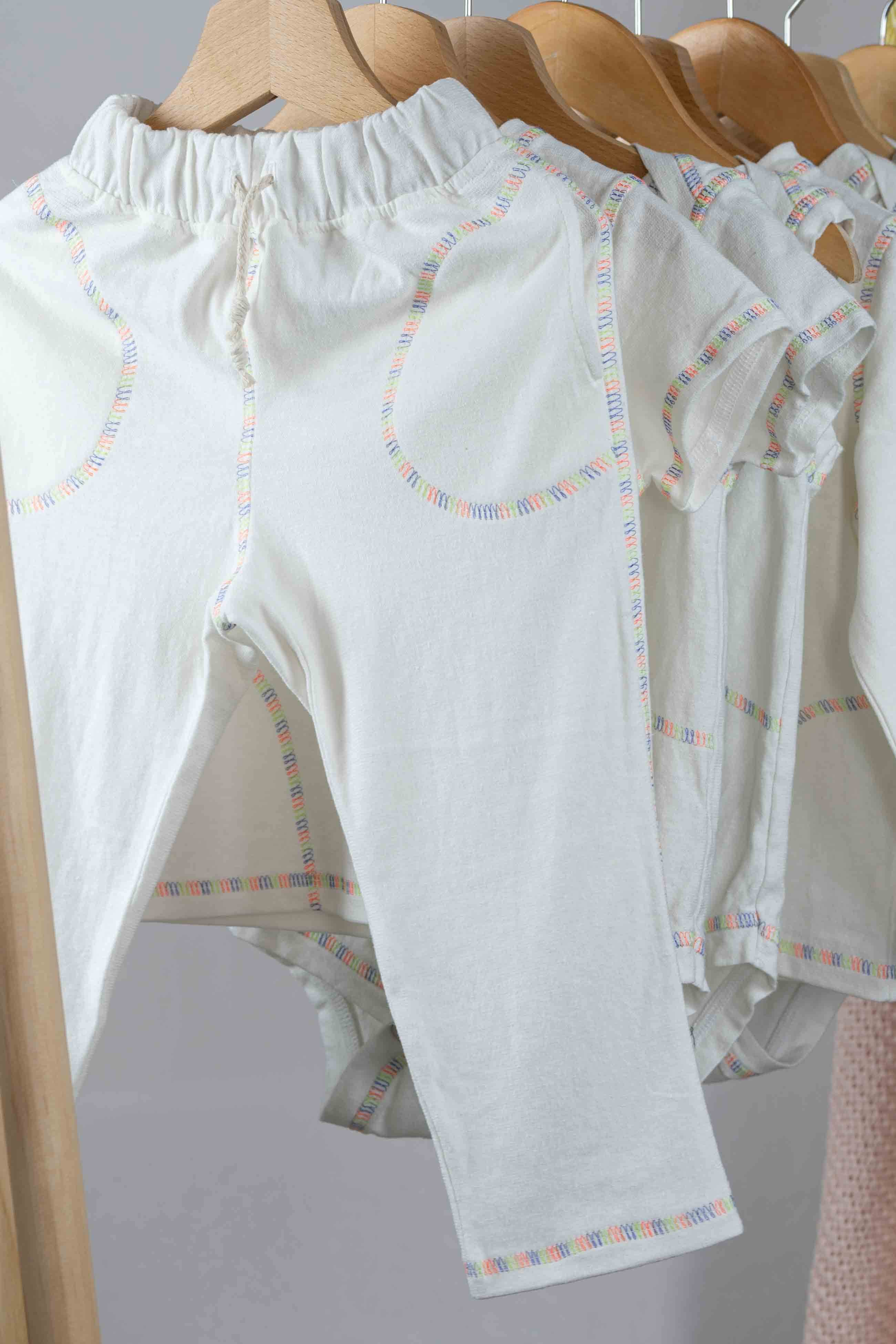 REWANA DETSKÉ TEPLÁKY ŠIROKÉ, PRÍRODNÝ ÚPLET, ORANŽOVÉ ŠITIE