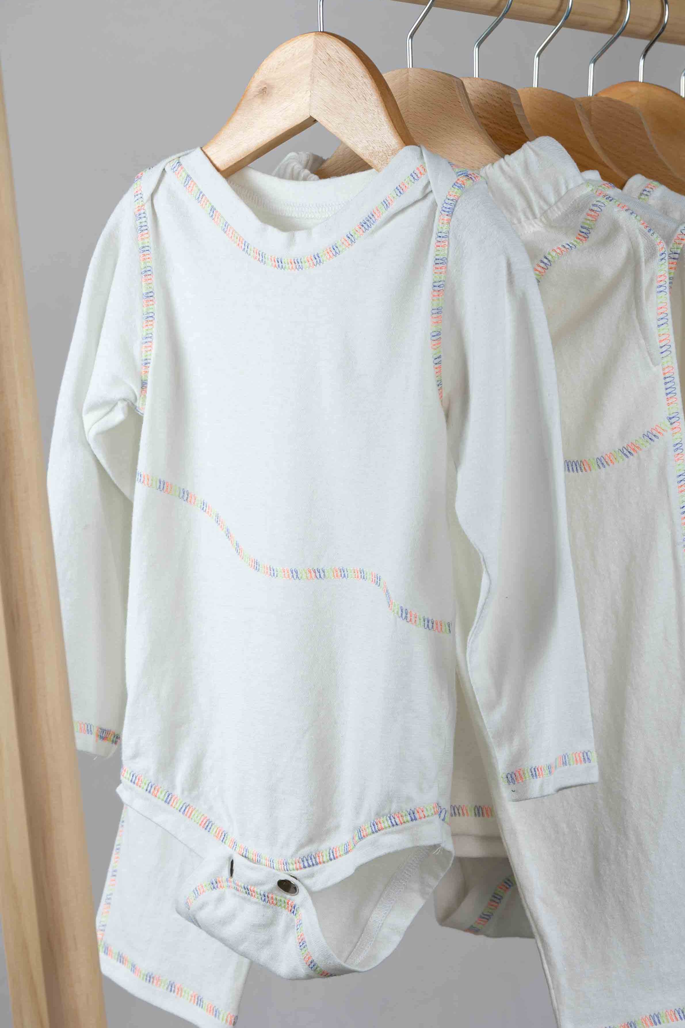 REWANA DETSKÉ BODY, DLHÝ RUKÁV, OFFWHITE, ORANŽOVÉ ŠITIE