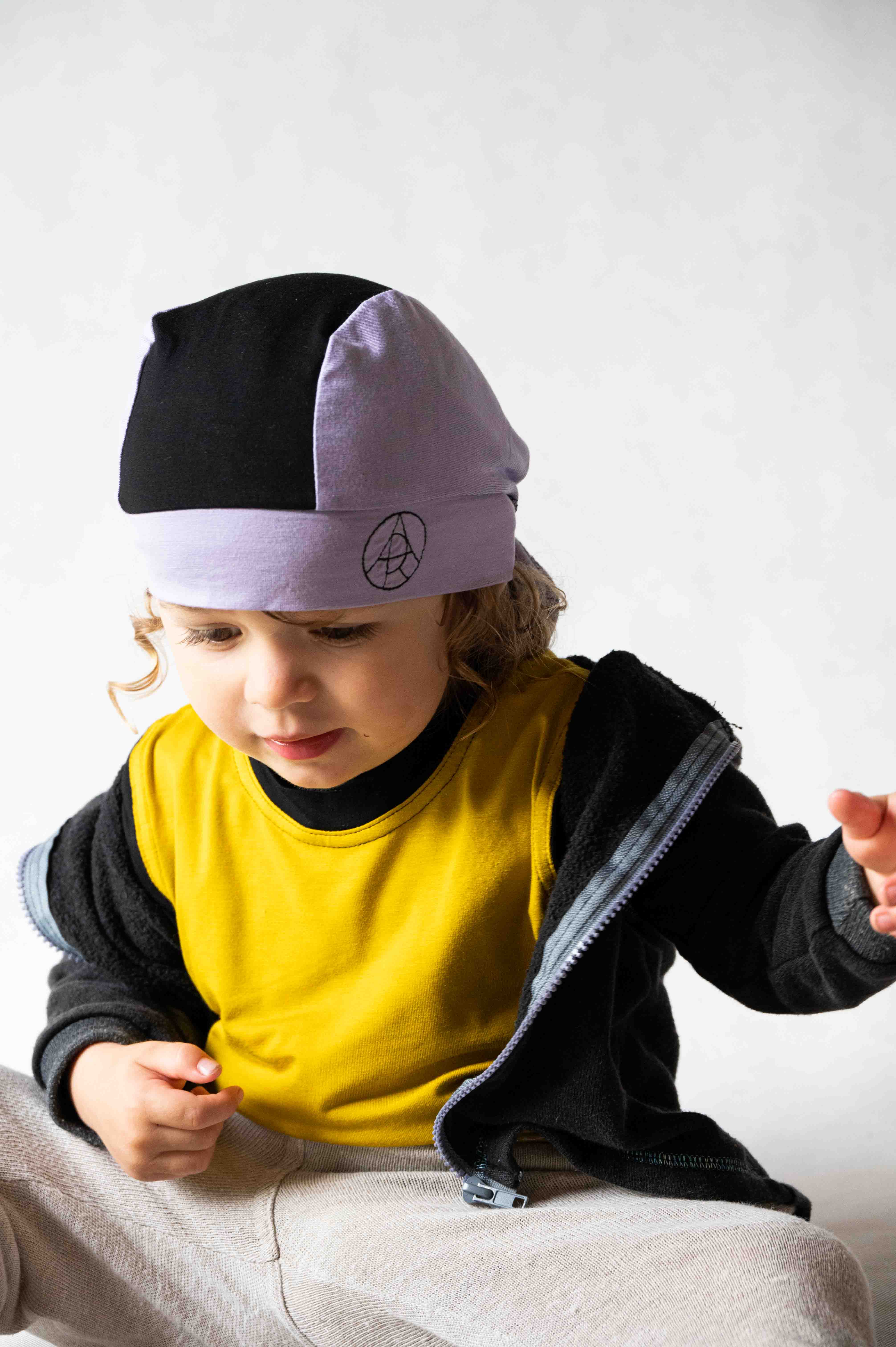 REWANA CHILDREN'S T-SHIRT SHORT SLEEVE BAMBOO KNIT MUSTARD AND BLACK