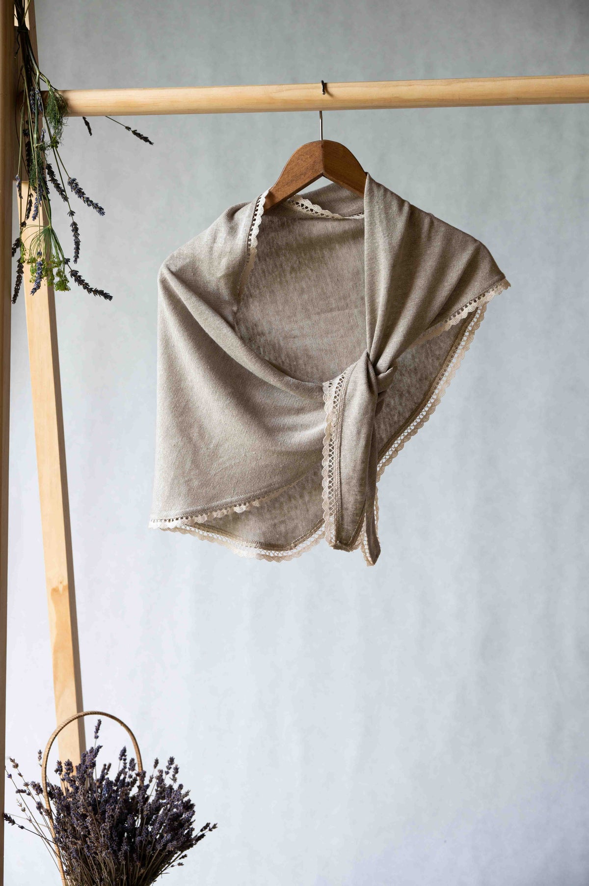 REWANA Natural hemp knit multipurpose scarf with cotton lace – photo 2