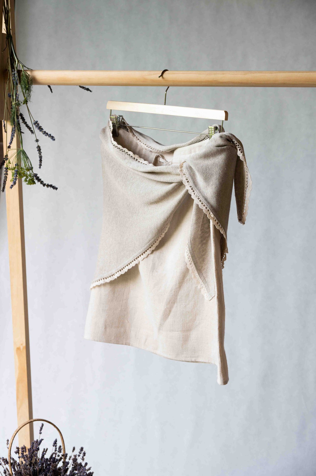 REWANA Natural hemp knit multipurpose scarf with cotton lace – photo 3