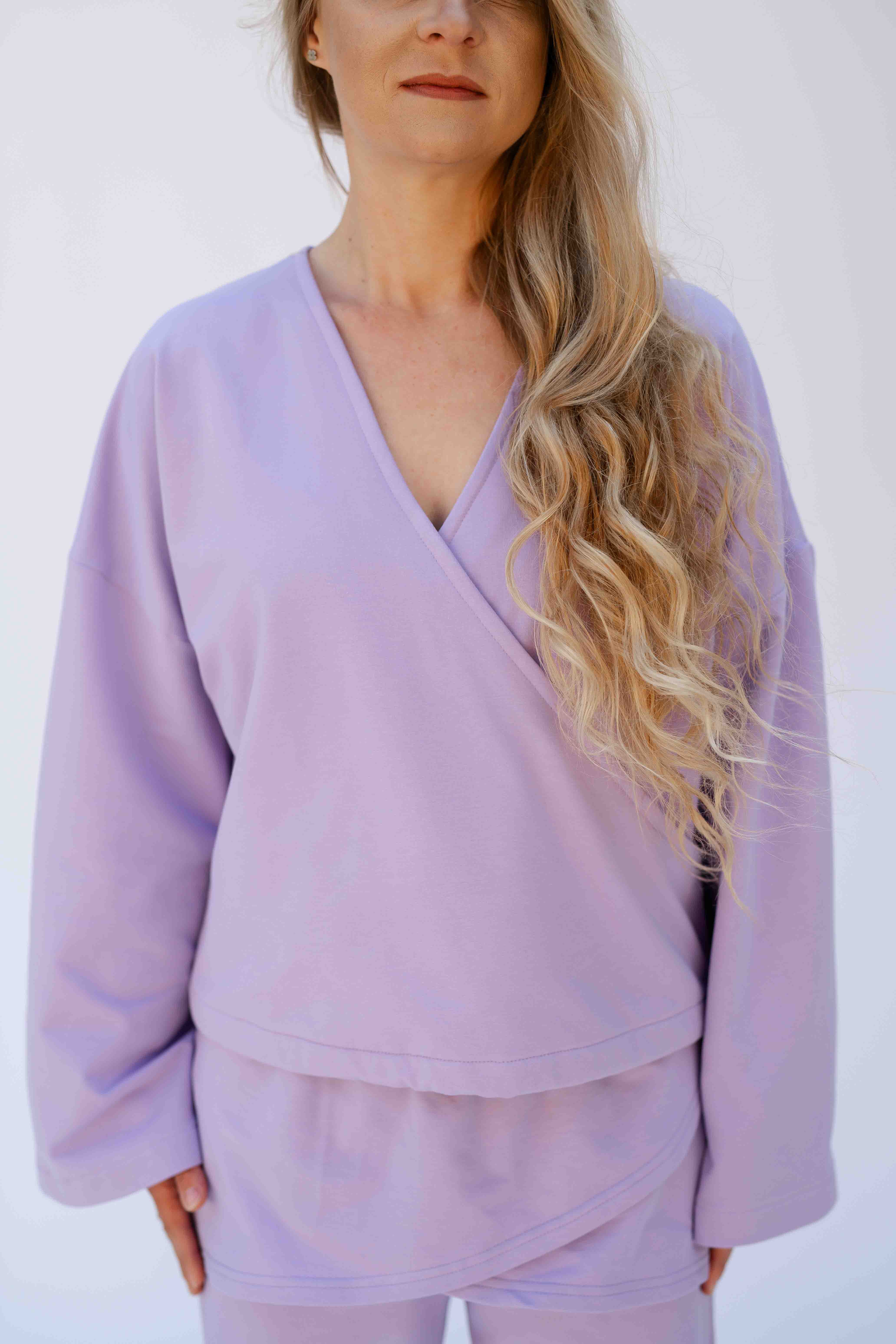 REWANA WOMEN'S CROSSED FRONT SWEATSHIRT IN LILAC COLOR