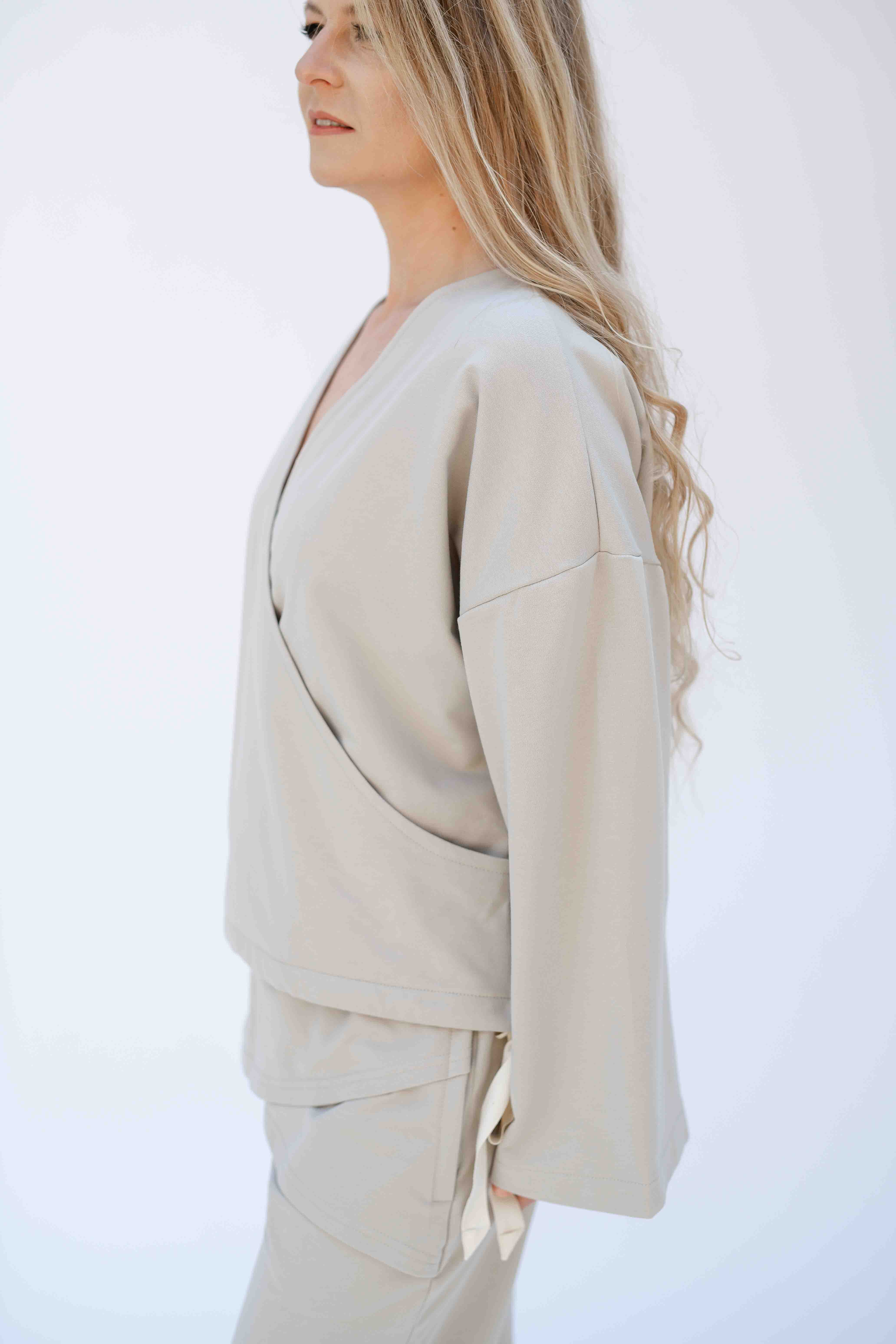 REWANA WOMEN'S CROSSED FRONT SWEATSHIRT IN BEIGE COLOR