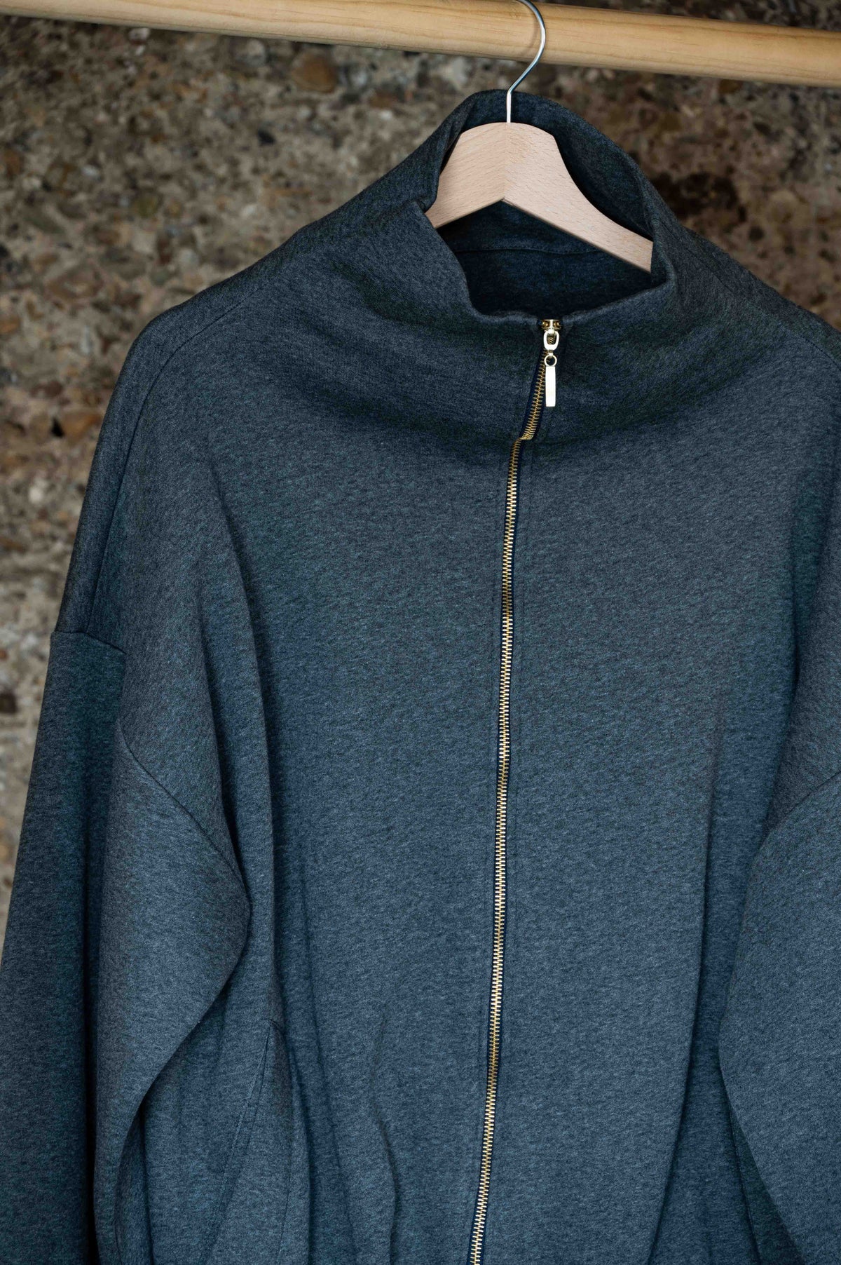 REWANA oversize mikina na zips tmavý sivý melír – fotografia 2