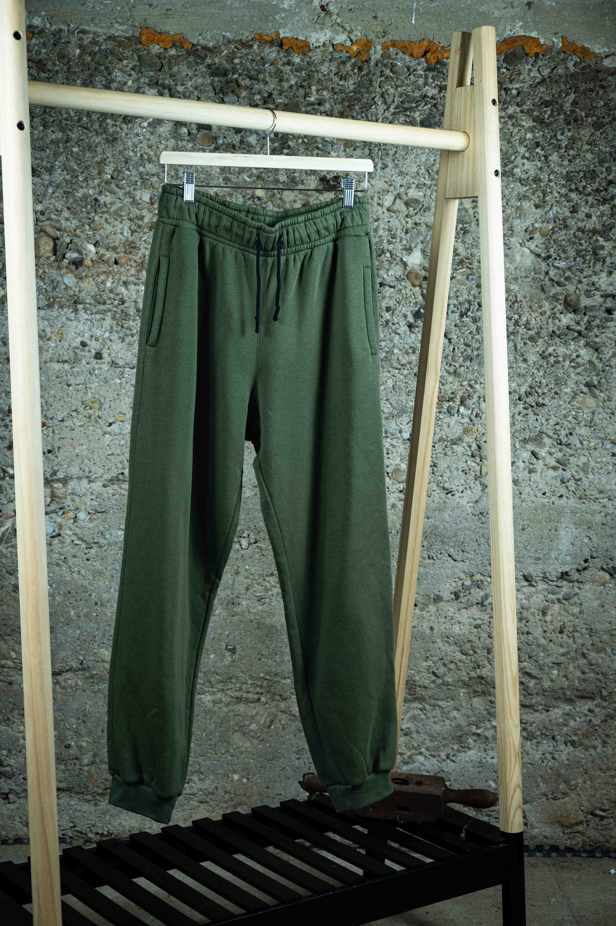 REWANA pánske khaki tepláky pohodlný strih – fotografia 5