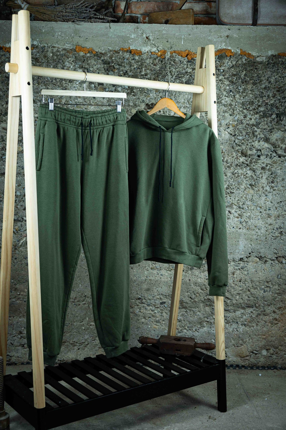 REWANA pánske khaki tepláky pohodlný strih – fotografia 1