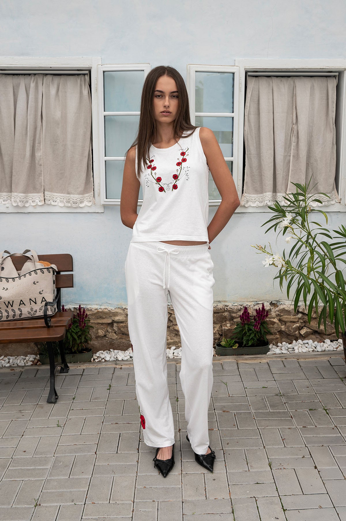 TEPLÁKY S VÝŠIVKOU